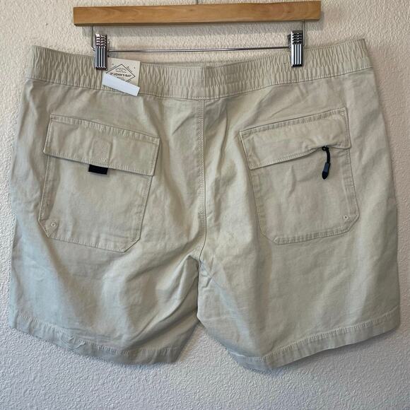 NWT St John’s Bay Men’s Light Khaki Zip Fly Elastic Waist Shorts Size 38 - Picture 2 of 11